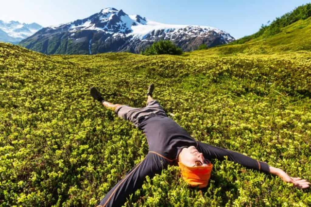 SPSShop-Instagram-Man-on-Hill